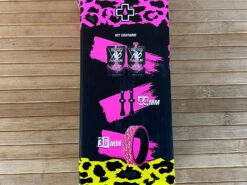 Muc-Off Muc Off Ultimate Tubeless Kit - DH/Trail/Enduro Tubeless Set 17 Muc-Off Muc Off Ultimate Tubeless Kit - DH/Trail/Enduro Tubeless Set -Reverse Verkäufe 5488460 large