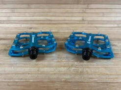 Reverse Components E-Escape Plattformpedale / Pedale Hellblau -Reverse Verkäufe IMG 0005 b2de5a8f fc22 40bd a4ef cc41e1943e1a