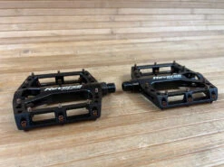 Reverse Components Black One Plattformpedale / Pedale Schwarz/copper -Reverse Verkäufe IMG 0010 d5c7d0e1 ab31 4f75 9879 397d5979421f