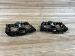 Reverse Components Black One Plattformpedale / Pedale Schwarz/copper -Reverse Verkäufe IMG 0011 b8046e5d b935 471e b3e7 1fdc30592562