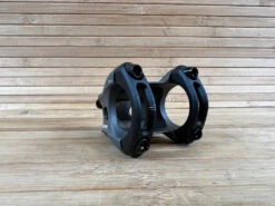 Spank Split Stem / Vorbau Gun Metal 31,8mm / 38mm -Reverse Verkäufe IMG 0209 9bb64e65 af1d 4507 808c c945c3c2a88a