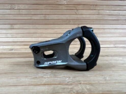 Spank Split Stem / Vorbau Gun Metal 31,8mm / 38mm -Reverse Verkäufe IMG 0210 a8ecb552 ea63 4063 b830 aa84bf67ccb3