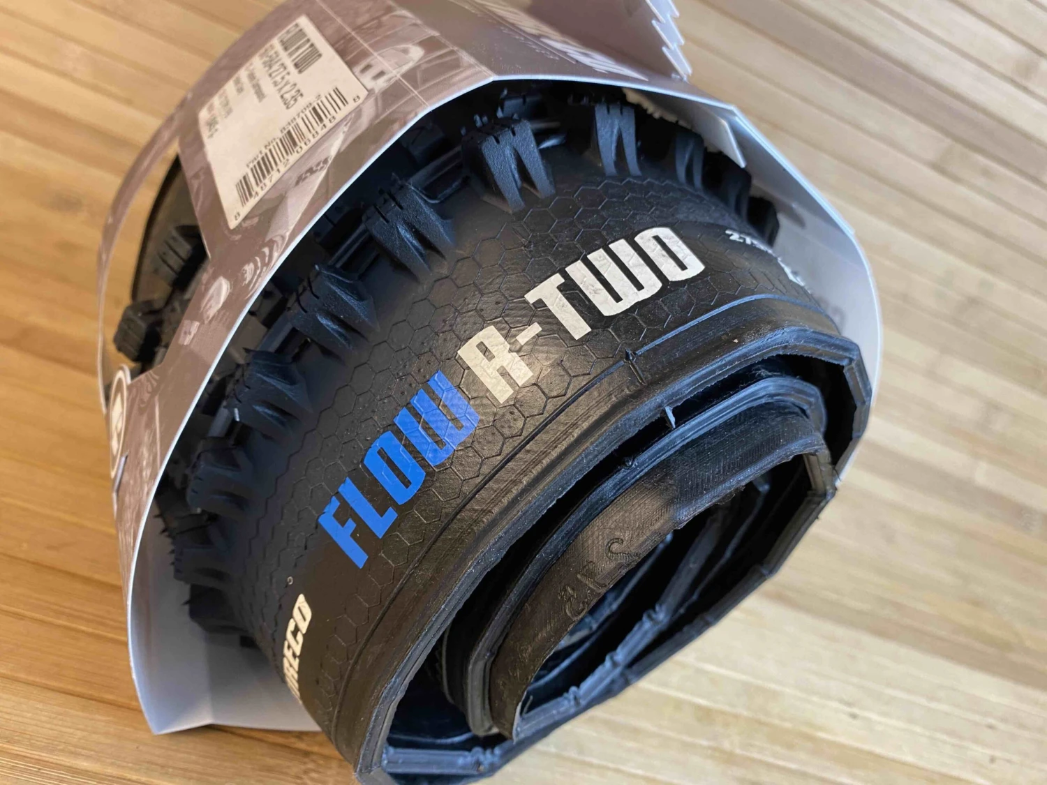 Vee Tire FLOW R TWO 27.5 X 2.35 Reifen 4 Vee Tire FLOW R TWO 27.5 X 2.35 Reifen – Bild 2