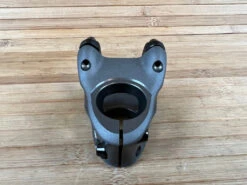 Spank Split Stem / Vorbau Gun Metal 31,8mm / 38mm -Reverse Verkäufe IMG 0212 9e76f6bc 66af 43a9 baa7 1d56d0781948