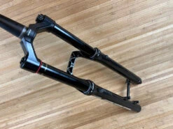 Rock-shox RockShox Zeb Ultimate Federgabel Schwarz 190mm / 27,5" 28 Rock-shox RockShox Zeb Ultimate Federgabel Schwarz 190mm / 27,5" -Reverse Verkäufe IMG 0259