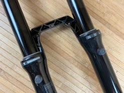 Rock-shox RockShox Zeb Ultimate Federgabel Schwarz 190mm / 27,5" 26 Rock-shox RockShox Zeb Ultimate Federgabel Schwarz 190mm / 27,5" -Reverse Verkäufe IMG 0262