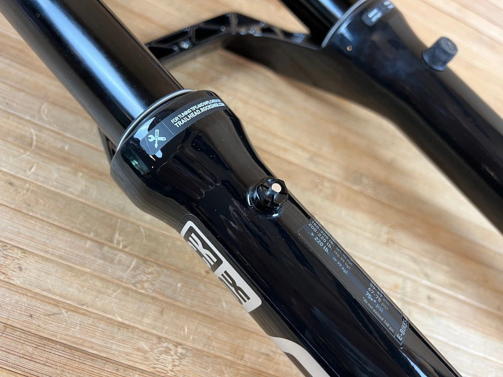 Rock-shox RockShox Zeb Ultimate Federgabel Schwarz 190mm / 27,5" 9 Rock-shox RockShox Zeb Ultimate Federgabel Schwarz 190mm / 27,5" – Bild 7