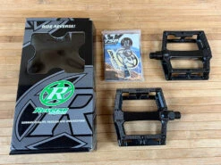 Reverse Components Super Shape 3D Plattformpedale / Pedale Schwarz