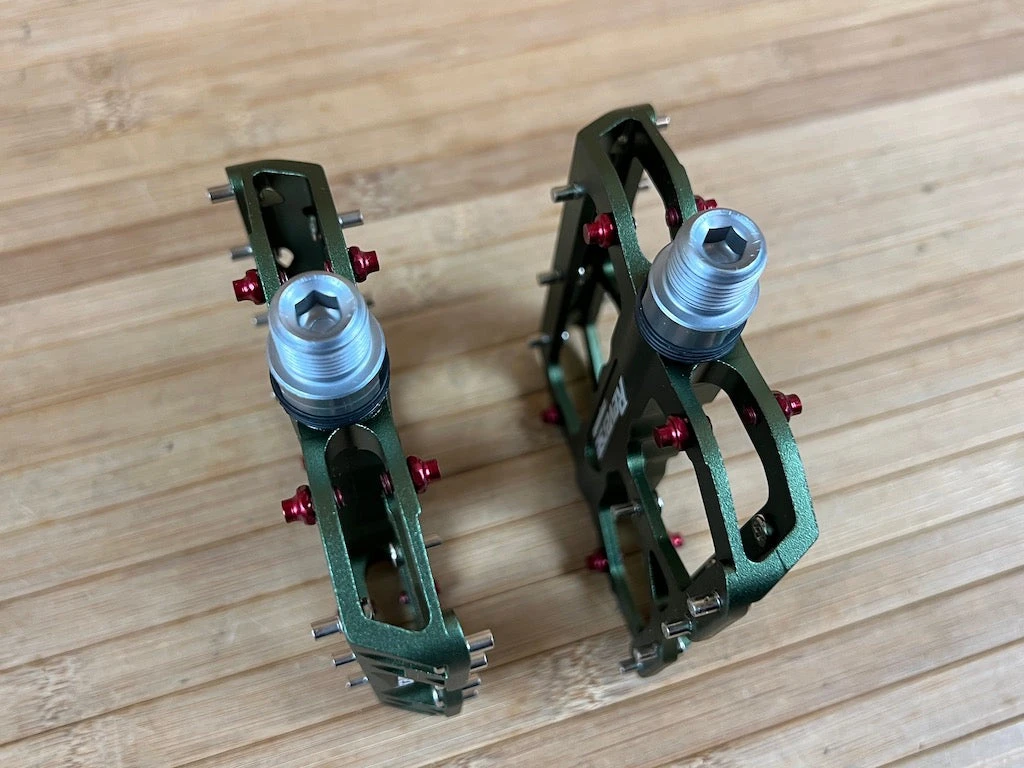 Reverse Components Escape Plattformpedale / Pedale Olive 6 Reverse Components Escape Plattformpedale / Pedale Olive – Bild 4