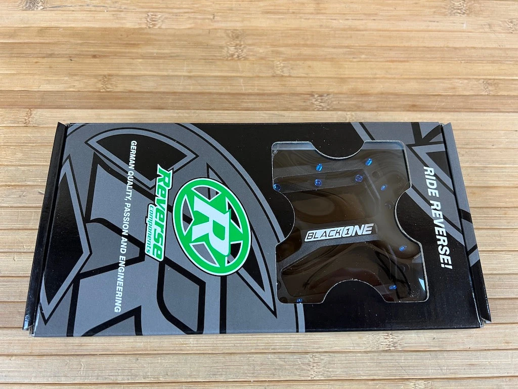 Reverse Components Black One Plattformpedale / Pedale Schwarz/dunkelblau 9 Reverse Components Black One Plattformpedale / Pedale Schwarz/dunkelblau – Bild 7