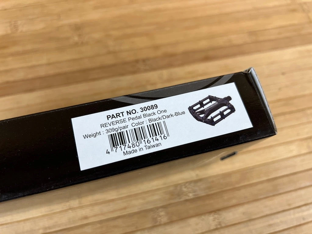 Reverse Components Black One Plattformpedale / Pedale Schwarz/dunkelblau 10 Reverse Components Black One Plattformpedale / Pedale Schwarz/dunkelblau – Bild 8