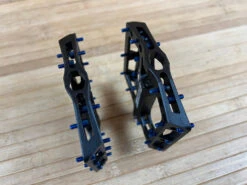 Reverse Components Black One Plattformpedale / Pedale Schwarz/dunkelblau 13 Reverse Components Black One Plattformpedale / Pedale Schwarz/dunkelblau -Reverse Verkäufe IMG 0316