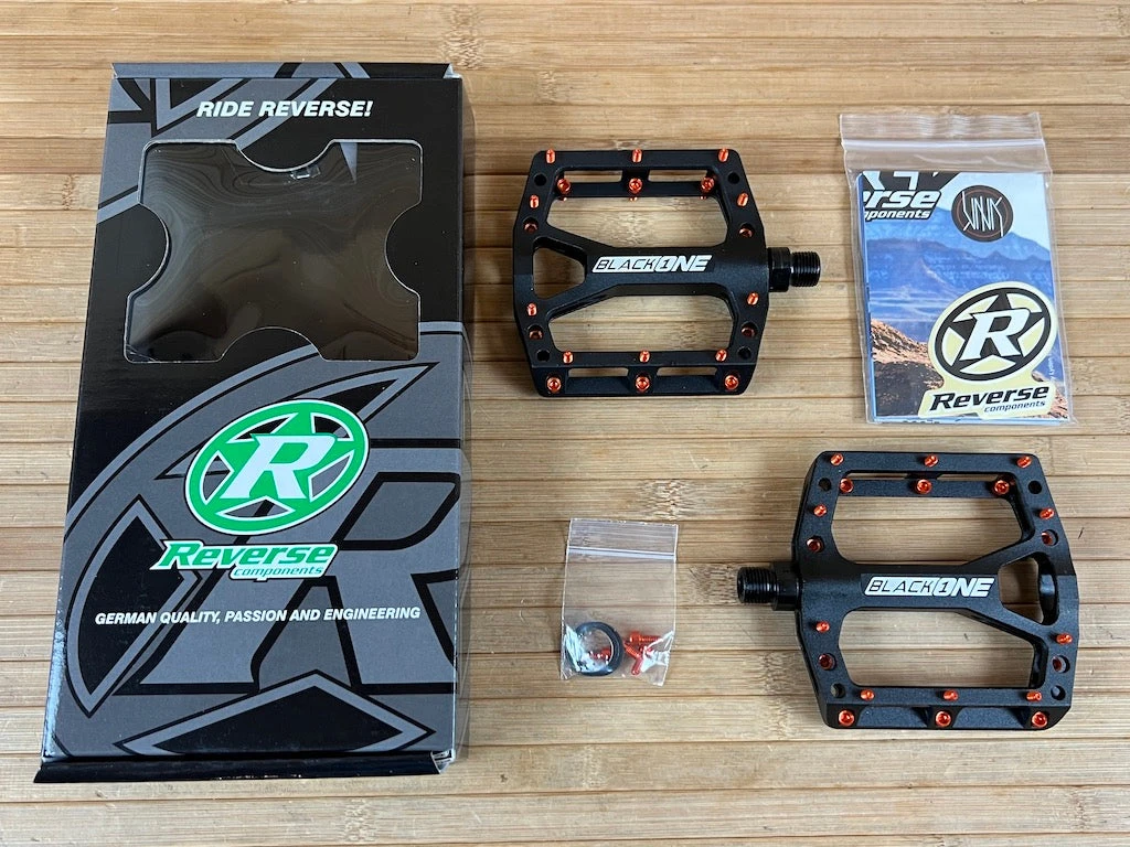 Reverse Components Black One Plattformpedale / Pedale Schwarz/orange 3 Reverse Components Black One Plattformpedale / Pedale Schwarz/orange