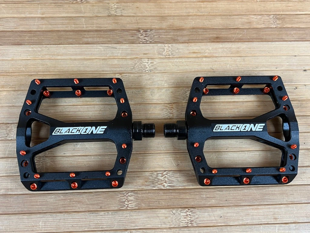 Reverse Components Black One Plattformpedale / Pedale Schwarz/orange 5 Reverse Components Black One Plattformpedale / Pedale Schwarz/orange – Bild 3