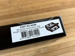 Reverse Components Black One Plattformpedale / Pedale Schwarz/lila 15 Reverse Components Black One Plattformpedale / Pedale Schwarz/lila -Reverse Verkäufe IMG 0328