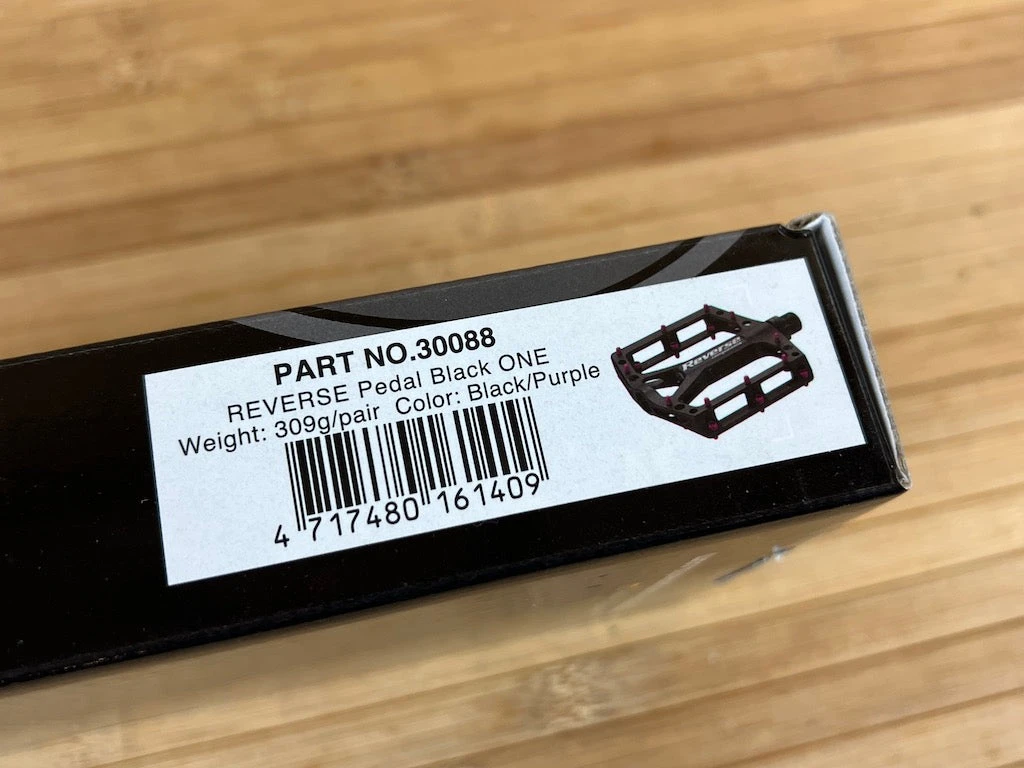 Reverse Components Black One Plattformpedale / Pedale Schwarz/lila 9 Reverse Components Black One Plattformpedale / Pedale Schwarz/lila – Bild 7