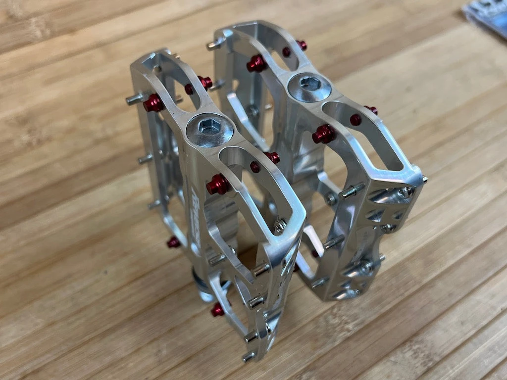 Reverse Components Escape Plattformpedale / Pedale Silver 7 Reverse Components Escape Plattformpedale / Pedale Silver – Bild 5