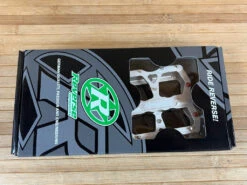 Reverse Components Escape Plattformpedale / Pedale Metallic 16 Reverse Components Escape Plattformpedale / Pedale Metallic -Reverse Verkäufe IMG 0342