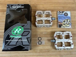 Reverse Components Escape Plattformpedale / Pedale Metallic