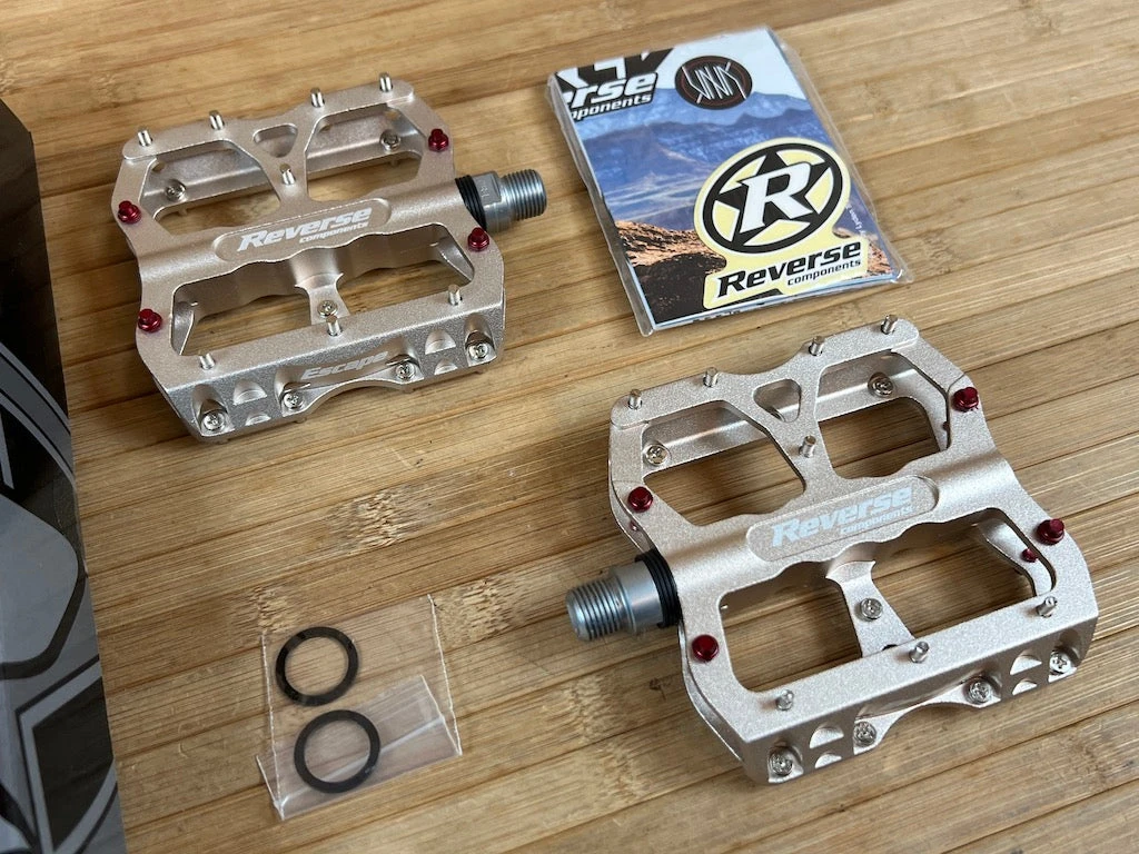 Reverse Components Escape Plattformpedale / Pedale Metallic 4 Reverse Components Escape Plattformpedale / Pedale Metallic – Bild 2