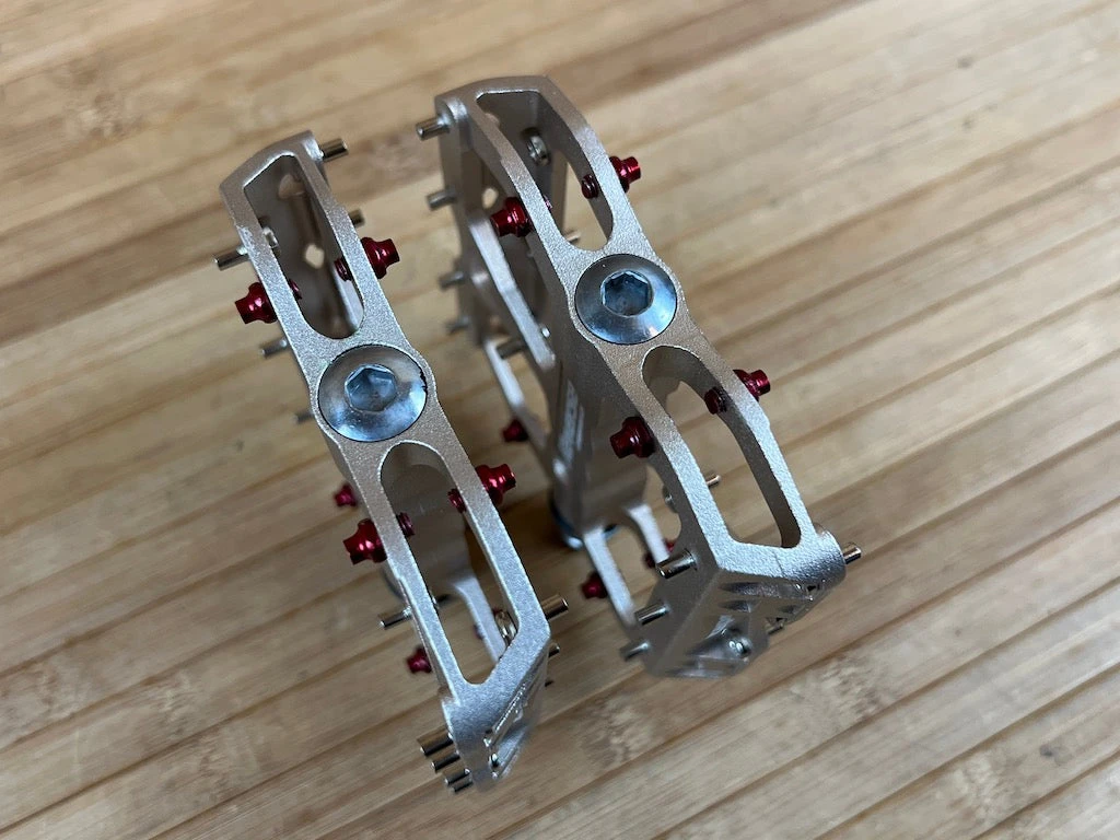 Reverse Components Escape Plattformpedale / Pedale Metallic 6 Reverse Components Escape Plattformpedale / Pedale Metallic – Bild 4