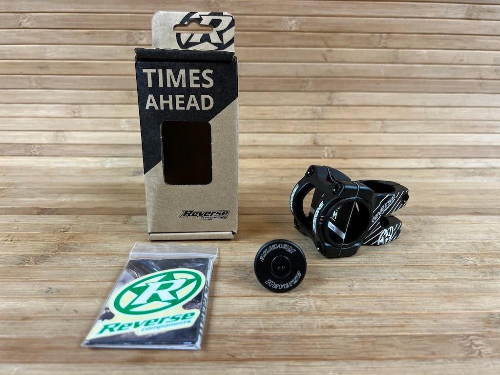 Reverse Black-One D-2 35mm Ø31,8 & Ø35mm Vorbau Black/white 3 Reverse Black-One D-2 35mm Ø31,8 & Ø35mm Vorbau Black/white