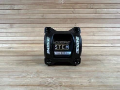 Reverse Black-One D-2 35mm Ø31,8 & Ø35mm Vorbau Black/white 16 Reverse Black-One D-2 35mm Ø31,8 & Ø35mm Vorbau Black/white -Reverse Verkäufe IMG 0359