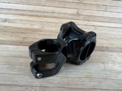 Reverse Components Black-ONE D-2 Titan Vorbau 50mm Schwarz 17 Reverse Components Black-ONE D-2 Titan Vorbau 50mm Schwarz -Reverse Verkäufe IMG 0371