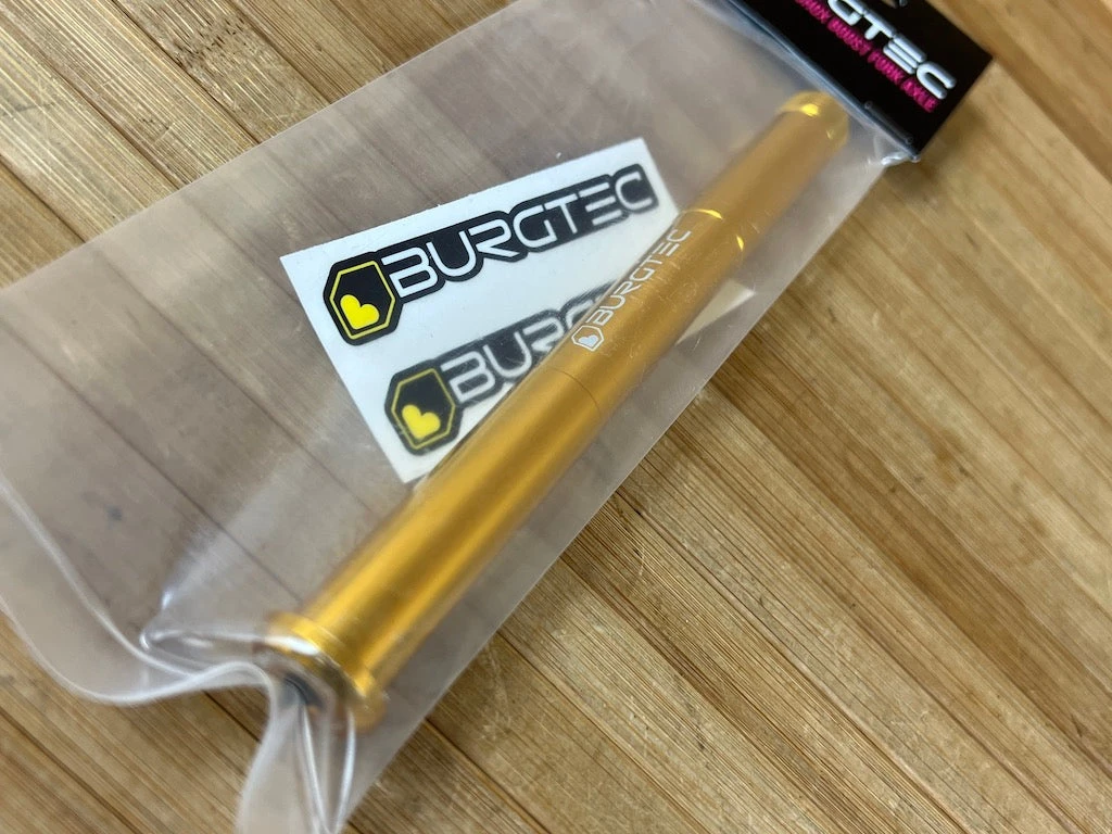 Burgtec Rock Shox Boost Achse / Axle Bullion Gold 4 Burgtec Rock Shox Boost Achse / Axle Bullion Gold – Bild 2