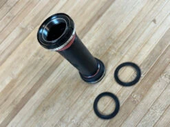 Race Face BSA Innenlager 100mm / 30mm EXT Seal Cinch -Reverse Verkäufe IMG 0474 6109a812 079f 4bde 8cc9 9b8ec06133d2