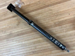 Race Face Turbine R Dropper Post 175mm Hub / 30,9mm Variostütze 15 Race Face Turbine R Dropper Post 175mm Hub / 30,9mm Variostütze -Reverse Verkäufe IMG 0495 21f7a573 1ed1 4f98 b05c da6ad5f3c83b