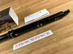 Race Face Aeffect R Dropper Post 170mm Hub / 30,9mm Variostütze 18 Race Face Aeffect R Dropper Post 170mm Hub / 30,9mm Variostütze -Reverse Verkäufe IMG 0501 1f25f134 eca8 40d5 8c2b 361aa2e429d1