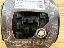 Vee Tire Attack HPL 27,5 X 2.5 Reifen Enduro Core -Reverse Verkäufe IMG 0551