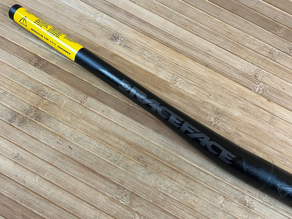 Race Face Turbine R Lenker Black 800mm / 35mm / 10mm Rise 7 Race Face Turbine R Lenker Black 800mm / 35mm / 10mm Rise – Bild 5