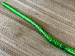 Race Face Atlas Lenker Green 820mm / 35mm / 35mm Rise -Reverse Verkäufe IMG 0586
