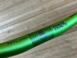 Race Face Atlas Lenker Green 820mm / 35mm / 35mm Rise -Reverse Verkäufe IMG 0589