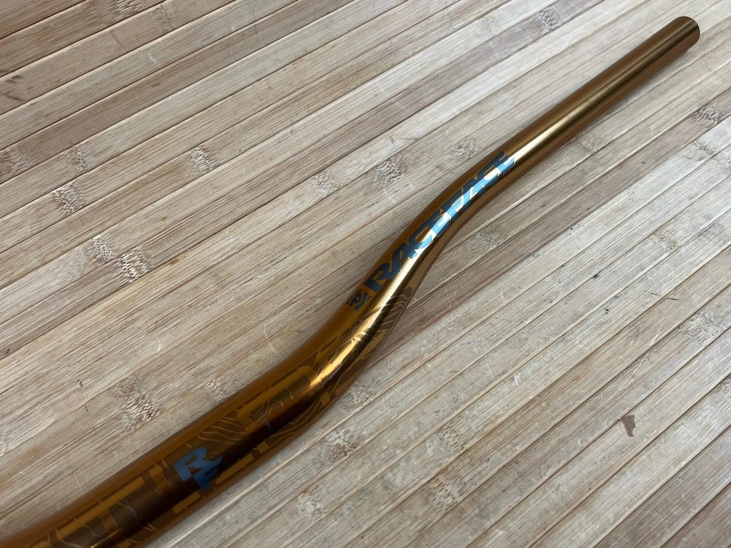 Race Face Atlas Lenker Kash Money 820mm / 35mm / 35mm Rise 8 Race Face Atlas Lenker Kash Money 820mm / 35mm / 35mm Rise – Bild 6