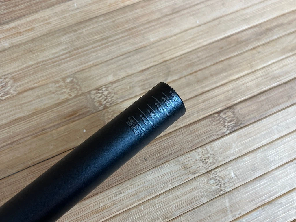 Race Face Atlas Lenker Stealth 820mm / 35mm / 35mm Rise 8 Race Face Atlas Lenker Stealth 820mm / 35mm / 35mm Rise – Bild 6