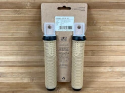 Spank Spike 30mm Griffe Sand 10 Spank Spike 30mm Griffe Sand -Reverse Verkäufe IMG 0725