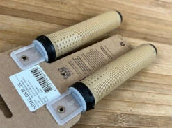 Spank Spike 30mm Griffe Sand 8 Spank Spike 30mm Griffe Sand -Reverse Verkäufe IMG 0727