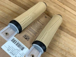 Spank Spike 33mm Griffe Sand -Reverse Verkäufe IMG 0733