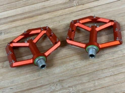 Spank Spike Reboot Pedale / Plattformpedale Orange -Reverse Verkäufe IMG 0740