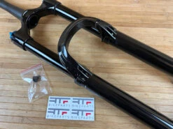 Fox 36 2021 Grip 3-POS 160mm / 27,5" Federgabel Shiny Black -Reverse Verkäufe IMG 0742 ea4f4661 f810 4173 8e25 e7ff0c974ee8