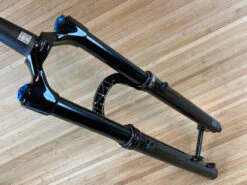 Fox 36 2021 Grip 3-POS 160mm / 27,5" Federgabel Shiny Black -Reverse Verkäufe IMG 0747 437920d1 90de 43c7 908f b4a0ca381b9f