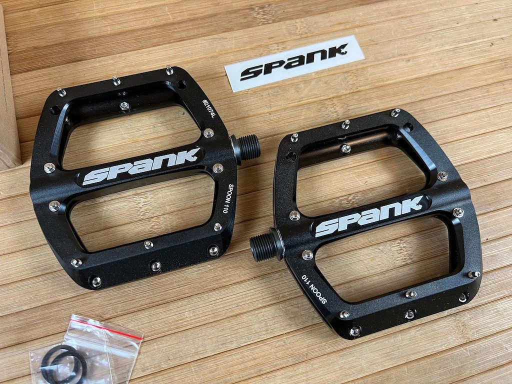 Spank Spoon 110 Pedale / Plattformpedale Schwarz 4 Spank Spoon 110 Pedale / Plattformpedale Schwarz – Bild 2