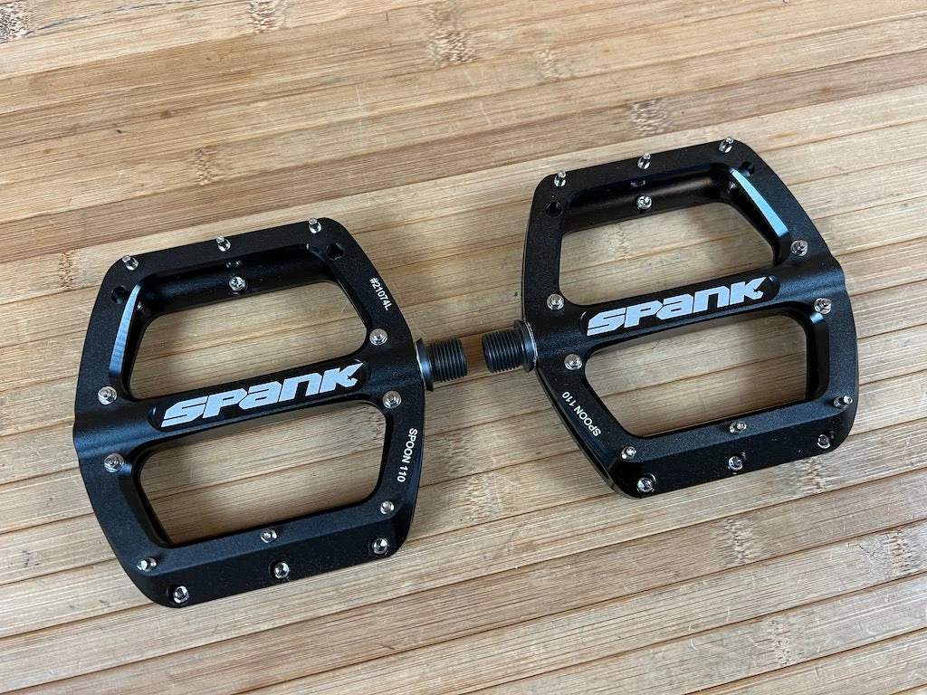 Spank Spoon 110 Pedale / Plattformpedale Schwarz 5 Spank Spoon 110 Pedale / Plattformpedale Schwarz – Bild 3