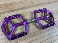 Spank Oozy Trail Reboot Pedale / Plattformpedale Purple -Reverse Verkäufe IMG 0769 260c9692 70b7 42f7 9f41 a68be1dc509f