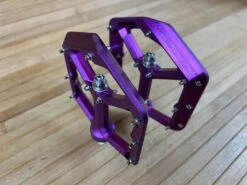 Spank Oozy Trail Reboot Pedale / Plattformpedale Purple -Reverse Verkäufe IMG 0771 45ef029f d357 4cf1 82b6 ebe190ba588a