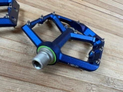 Spank Oozy Trail Reboot Pedale / Plattformpedale Blue -Reverse Verkäufe IMG 0790