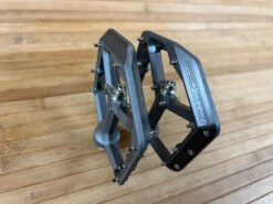 Spank Oozy Trail Reboot Pedale / Plattformpedale Gun Metal -Reverse Verkäufe IMG 0796